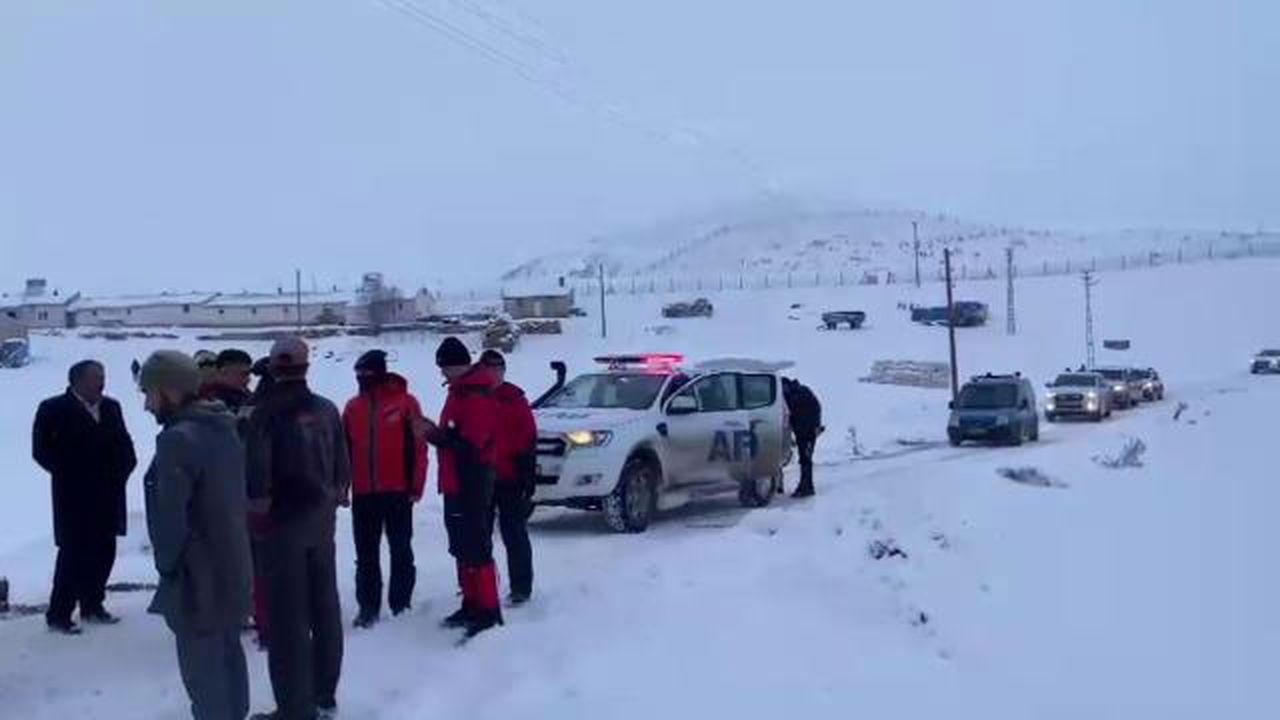 Erzurum'da çığ altında kalan 2 kişi için kurtarma çalışması başlatıldı
