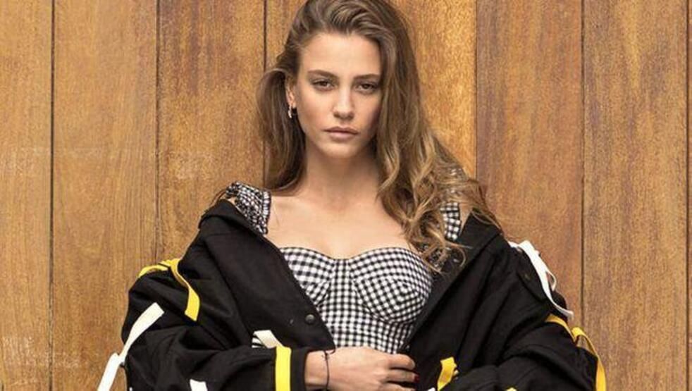 Serenay Sarıkaya sesiyle büyüledi 1