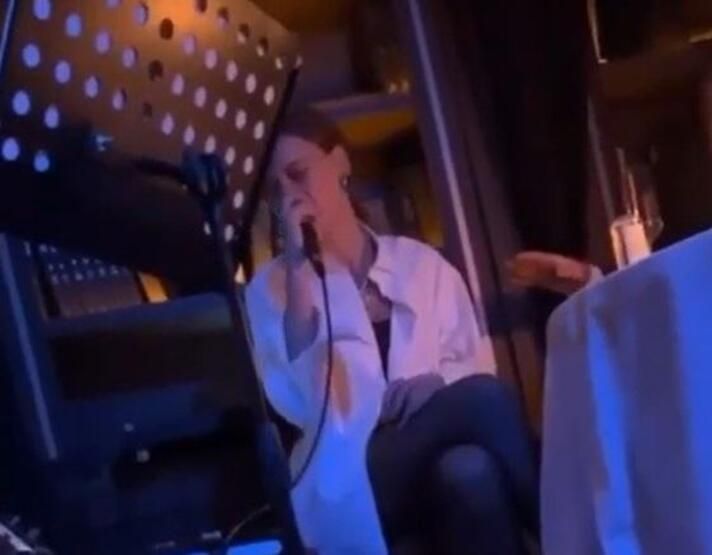 Serenay Sarıkaya sesiyle büyüledi 3