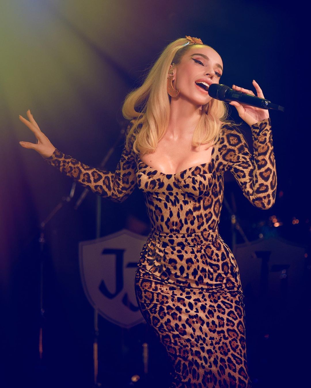 Gülşen: Namuslu görünmek kimlere kalmış 5