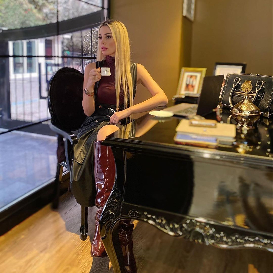 Petek Dinçöz boşandı! Sosyal medyadan hayranlarına duyurdu 5