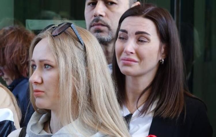 Ukraynalı çocukların çizdiği resimlerde mezar, kan, silah var 1