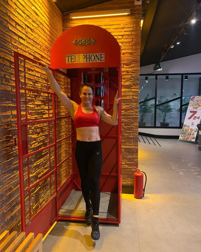 Survivor Nagihan'ın "Babası bilerek göstermiyor" dediği kızı kocaman oldu! İşte Nagihan'ın kızı Ece Avren... 2