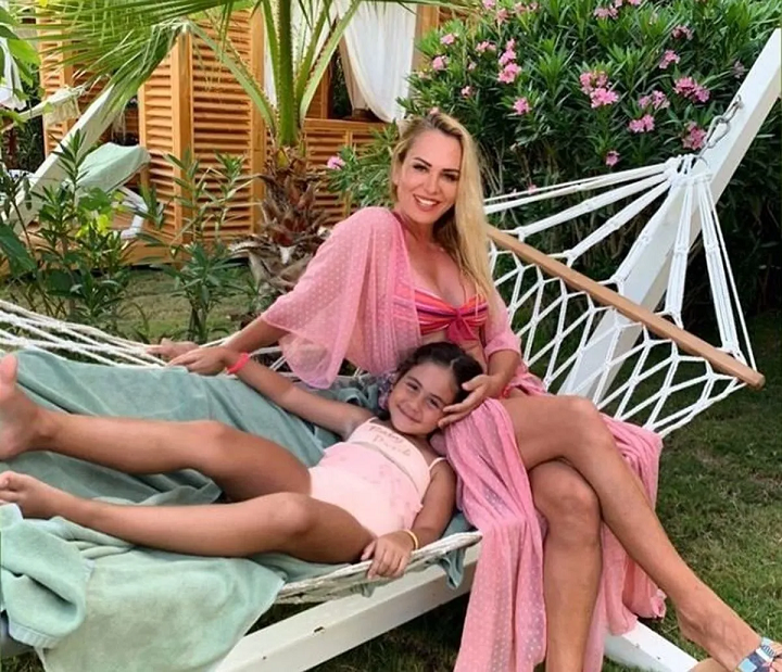 Survivor Nagihan'ın "Babası bilerek göstermiyor" dediği kızı kocaman oldu! İşte Nagihan'ın kızı Ece Avren... 10