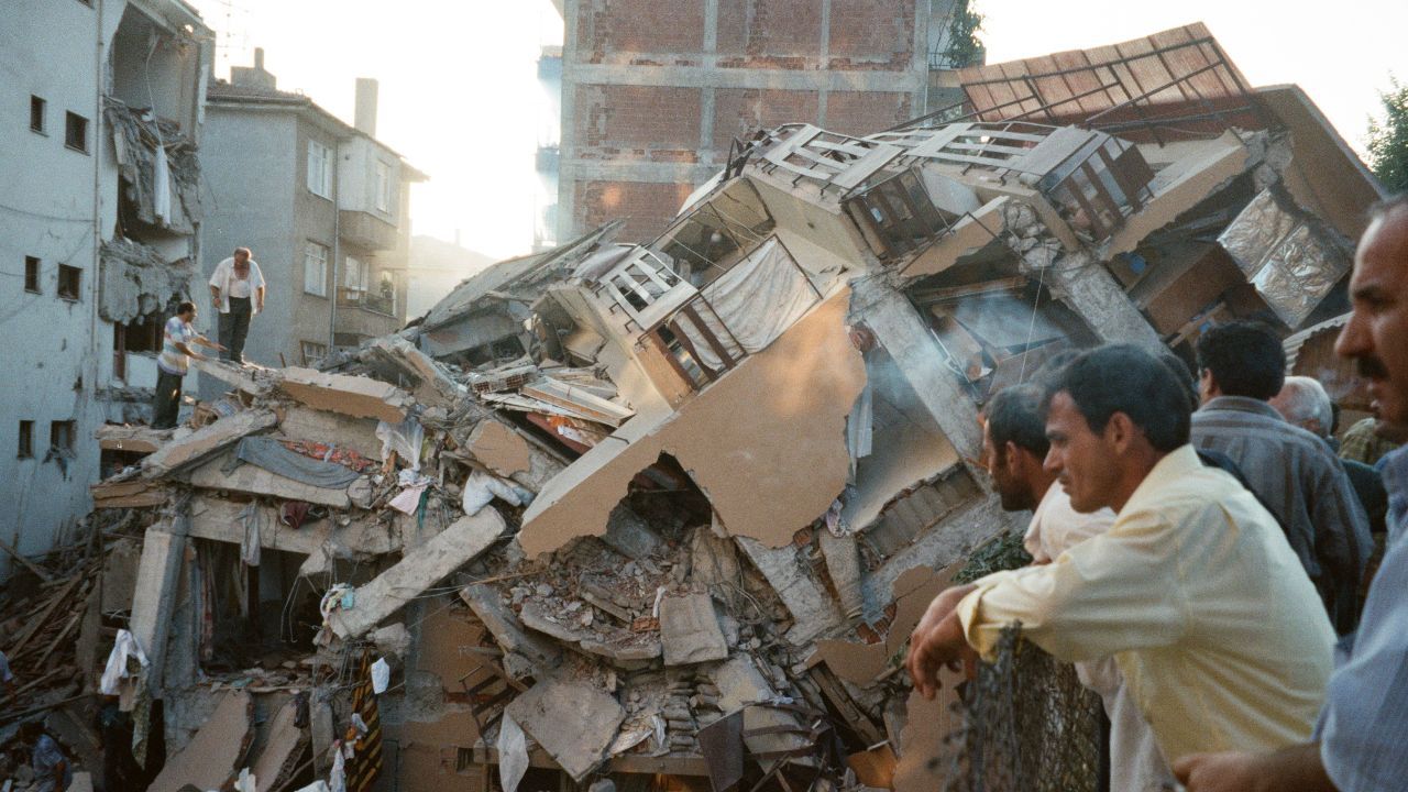 17 Ağustos Depremi'nin akıllara kazınan fotoğrafları 22