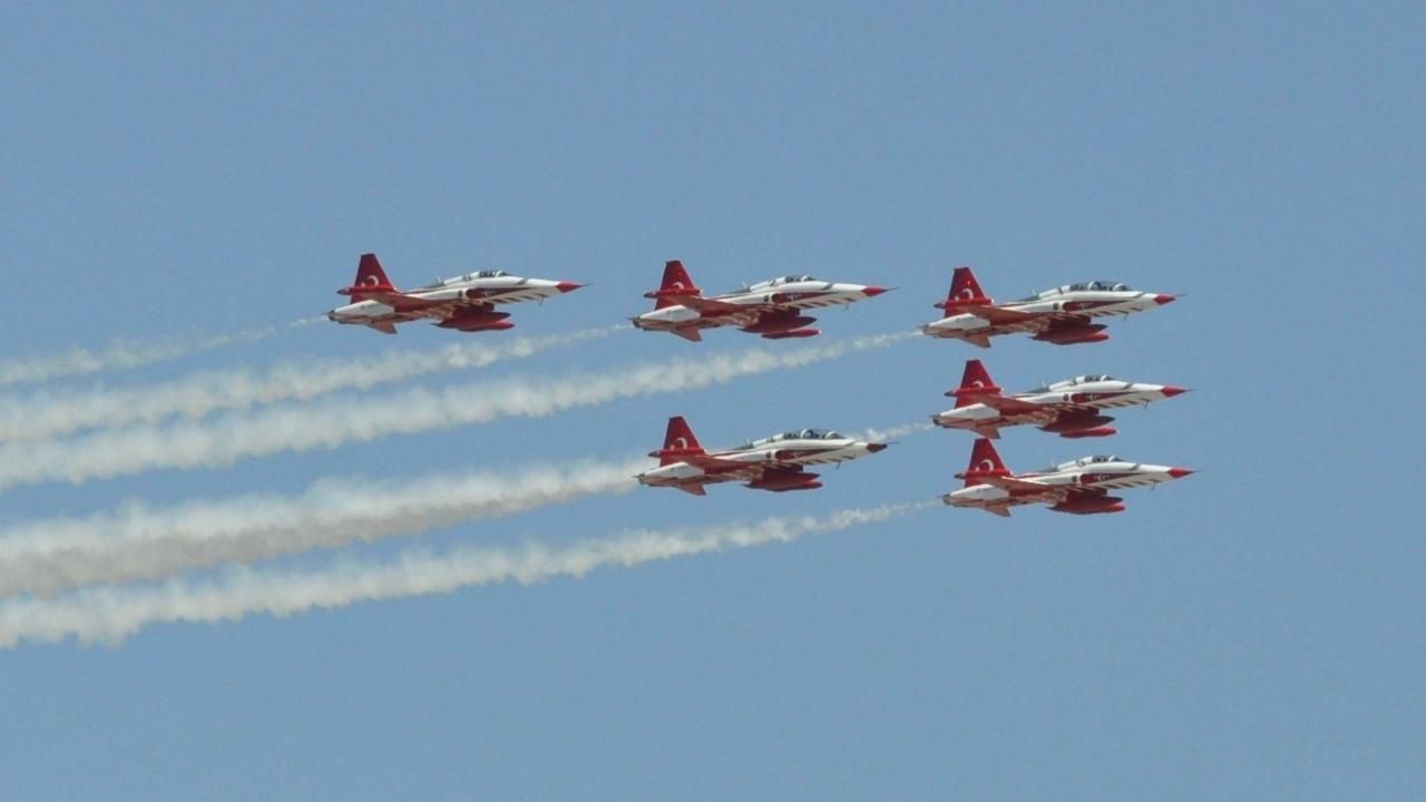 Türk Yıldızları büyük taarruz için uçtu! 1