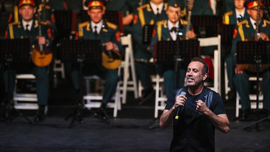 Haluk Levent'ten hayranlarını üzen haber! 1