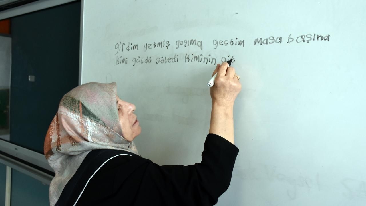 72 yaşındaki kadının ilginç hikayesi! Dinleyenleri hayran bıraktı! 2