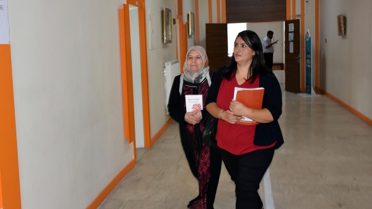 72 yaşındaki kadının ilginç hikayesi! Dinleyenleri hayran bıraktı! 7