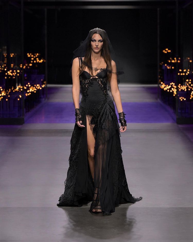 Versace, Milano Moda Haftası 2022 5