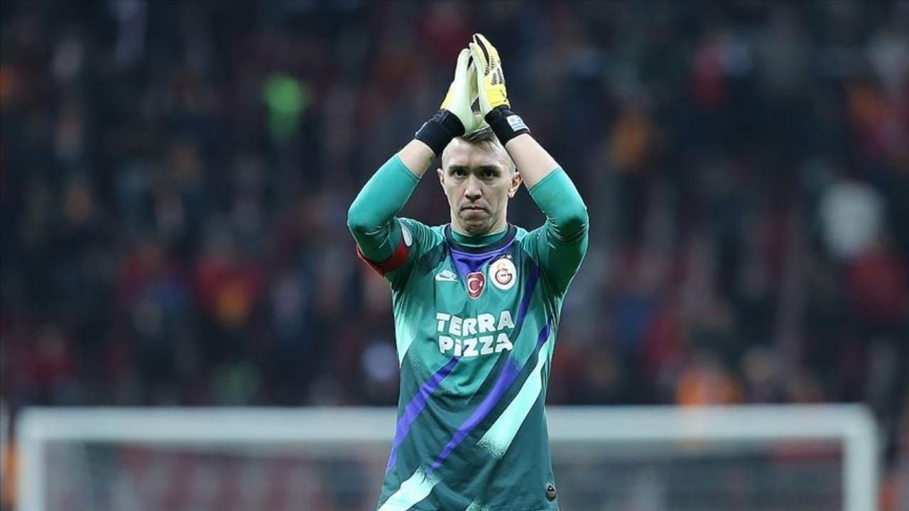 Muslera Galatasaray'ı bırakacak 6