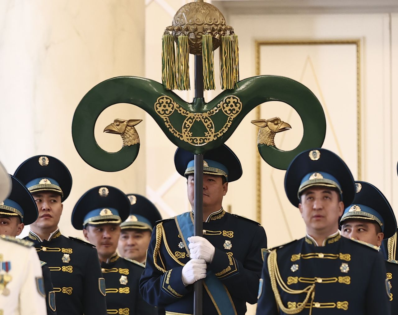 Cumhurbaşkanı Erdoğan, Kazakistan'da Cumhurbaşkanı Tokayev tarafından resmi törenle karşılandı! 13