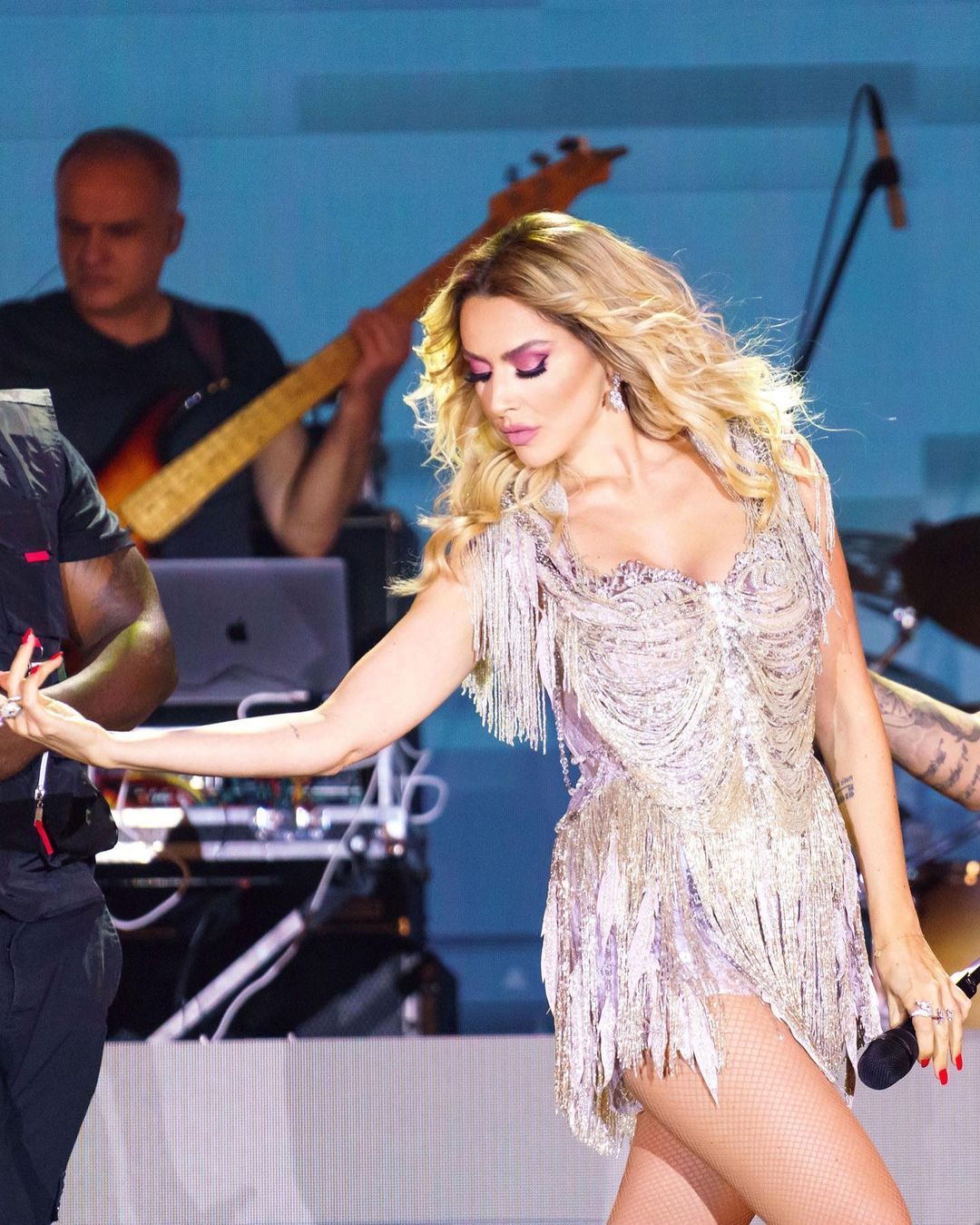 Hadise ayrılık acısını atlattı, paylaşımlarıyla sosyal medyayı yıktı! 6