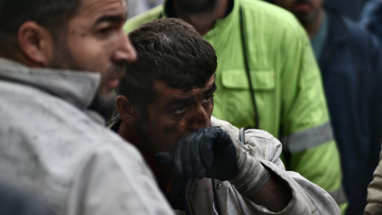 Bartın'da günün ilk saatlerinde acı bekleyiş sürüyor 9