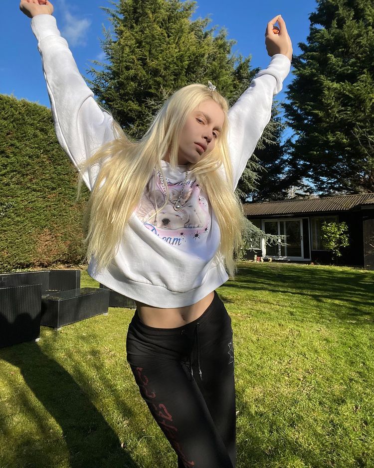 Aleyna Tilki, yeni klibini böyle duyurdu 2