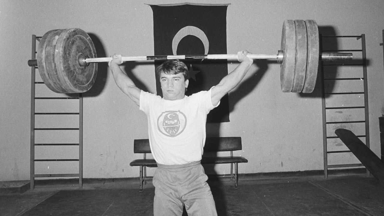 Halterin efsanesi Naim Süleymanoğlu'nun vefatının 5.yılı! 4