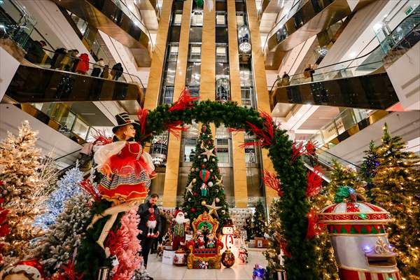 Savaşın gölgesindeki Ukrayna'nın başkenti Kiev'de yılbaşı hazırlıkları başladı 2
