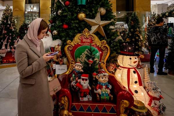 Savaşın gölgesindeki Ukrayna'nın başkenti Kiev'de yılbaşı hazırlıkları başladı 3
