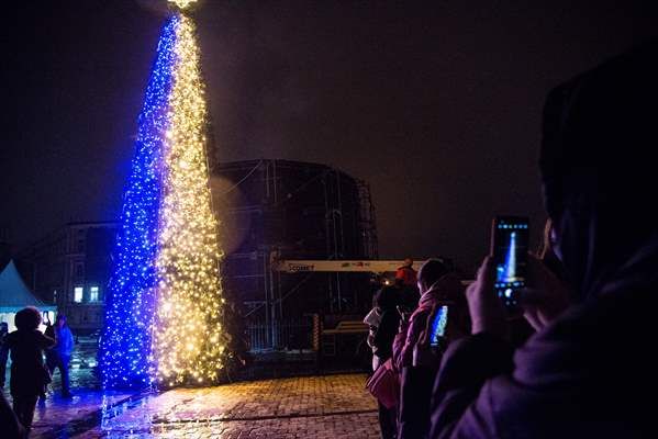 Savaşın gölgesindeki Ukrayna'nın başkenti Kiev'de yılbaşı hazırlıkları başladı 5