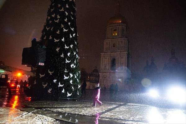 Savaşın gölgesindeki Ukrayna'nın başkenti Kiev'de yılbaşı hazırlıkları başladı 7