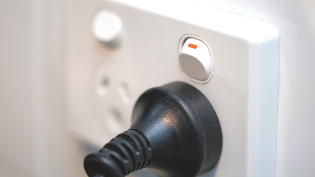 İşte elektrik faturalarını indirmenin yolları! Su gibi elektrik harcıyorlar! 5