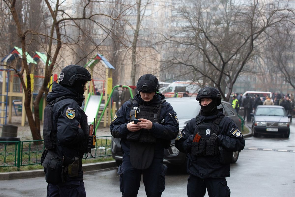 Ukrayna’da anaokulunun yanına helikopter düştü: Ukrayna İçişleri Bakanı öldü 4