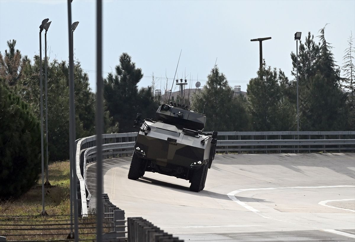 Türkiye'nin yerli motorlu ilk 8x8 aracı göreve hazır 13