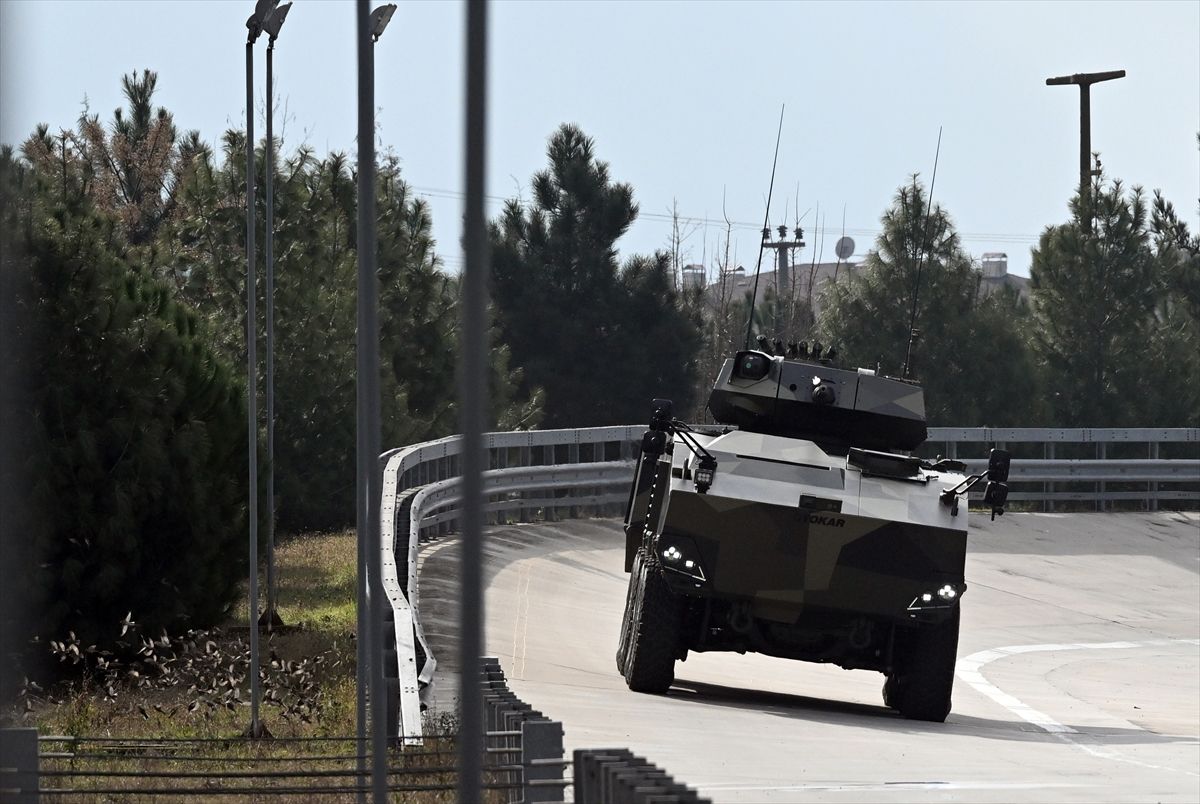 Türkiye'nin yerli motorlu ilk 8x8 aracı göreve hazır 2