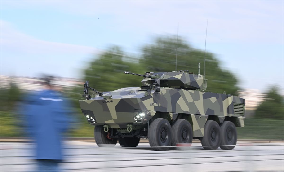 Türkiye'nin yerli motorlu ilk 8x8 aracı göreve hazır 8