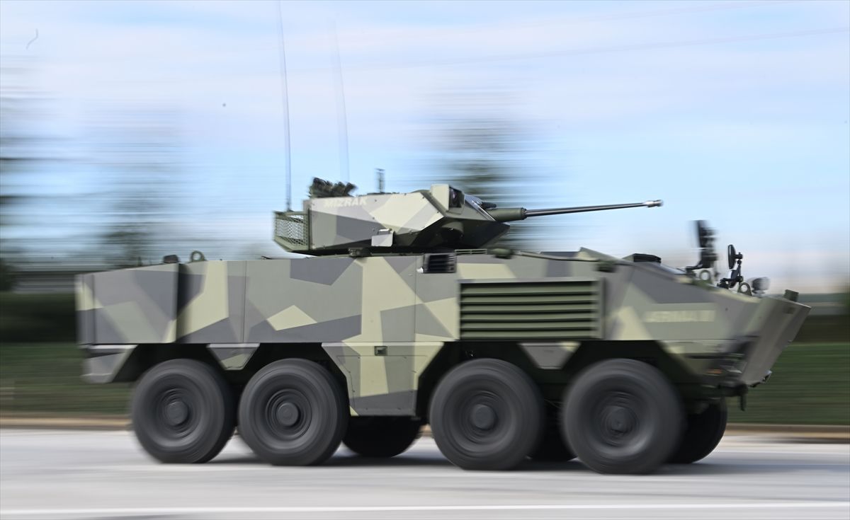 Türkiye'nin yerli motorlu ilk 8x8 aracı göreve hazır 10