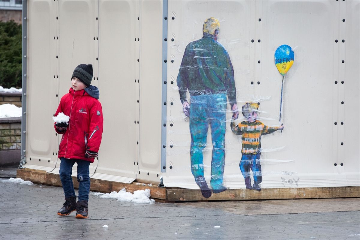 Savaşın gölgesinde sanat: İtalyan sokak sanatçısı Tvboy'un Kiev bölgesindeki duvar resimleri 7