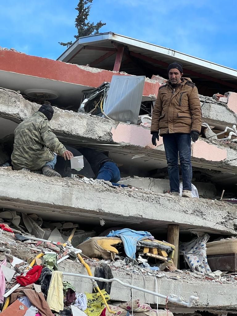 Depremlerin ardından Gaziantep'te yürek burkan kareler! 23