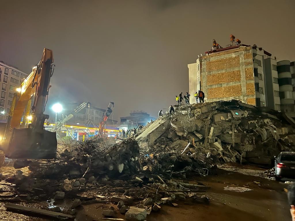 Depremlerin ardından Gaziantep'te yürek burkan kareler! 6