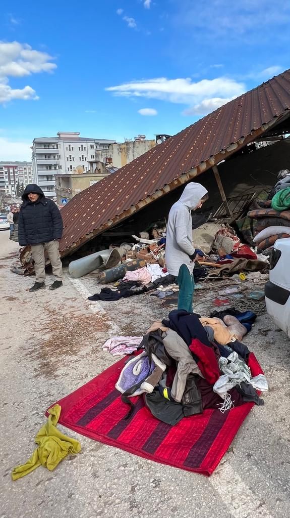 Depremlerin ardından Gaziantep'te yürek burkan kareler! 21