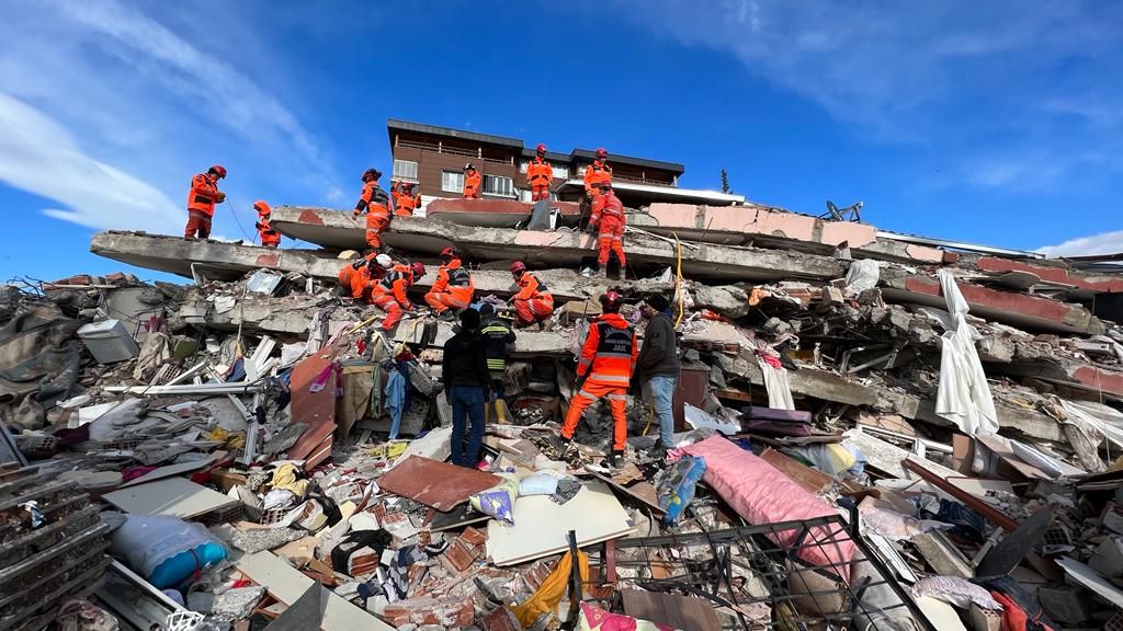 Depremlerin ardından Gaziantep'te yürek burkan kareler! 19