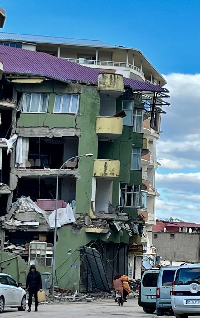 Depremlerin ardından Gaziantep'te yürek burkan kareler! 22