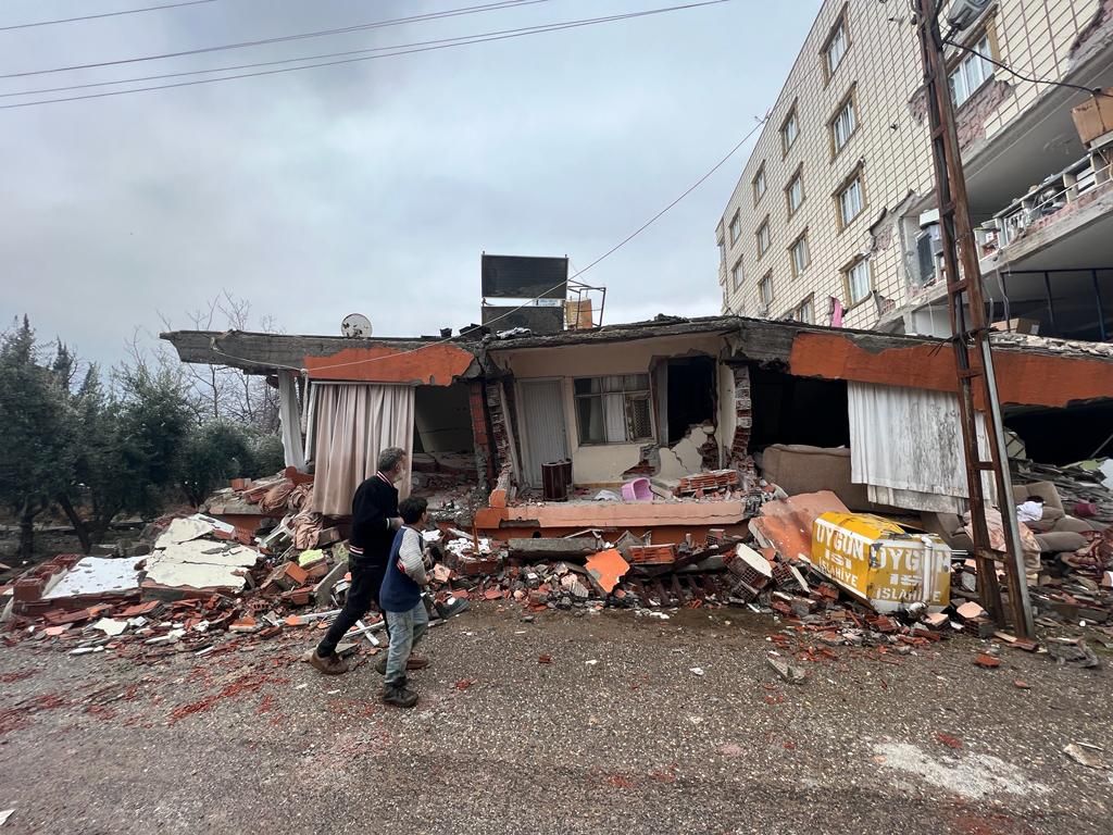 Depremlerin ardından Gaziantep'te yürek burkan kareler! 9