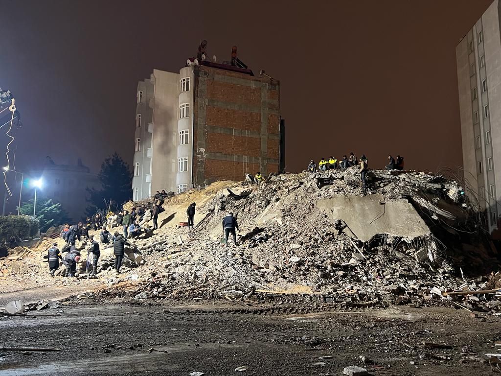 Depremlerin ardından Gaziantep'te yürek burkan kareler! 11