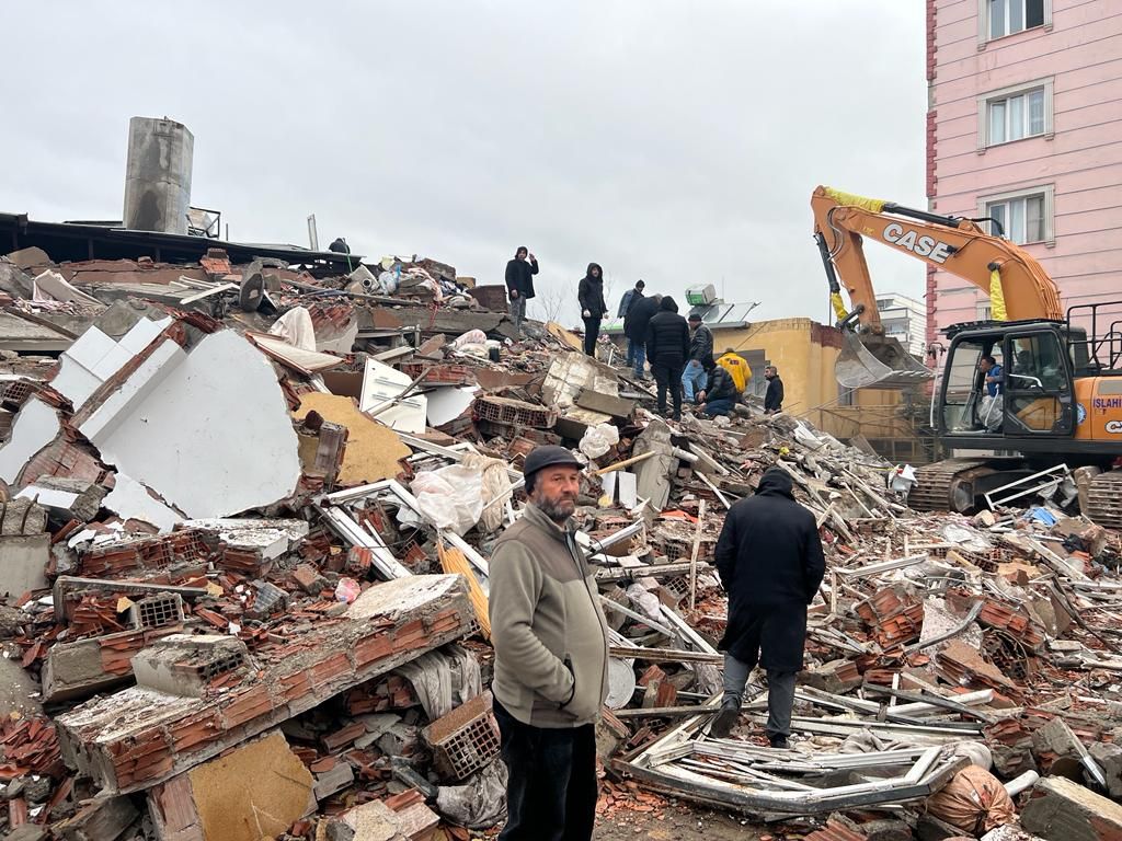 Depremlerin ardından Gaziantep'te yürek burkan kareler! 13