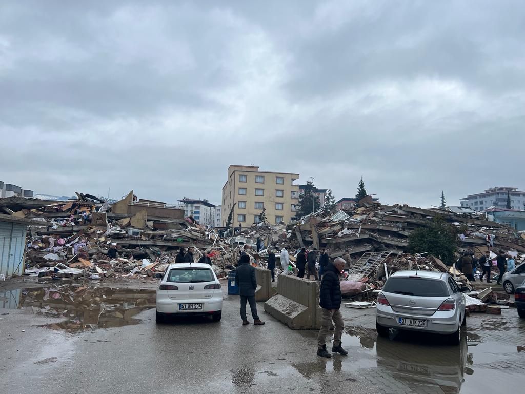 Depremlerin ardından Gaziantep'te yürek burkan kareler! 14
