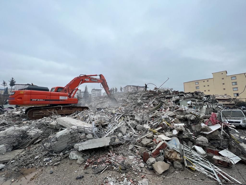 Depremlerin ardından Gaziantep'te yürek burkan kareler! 15