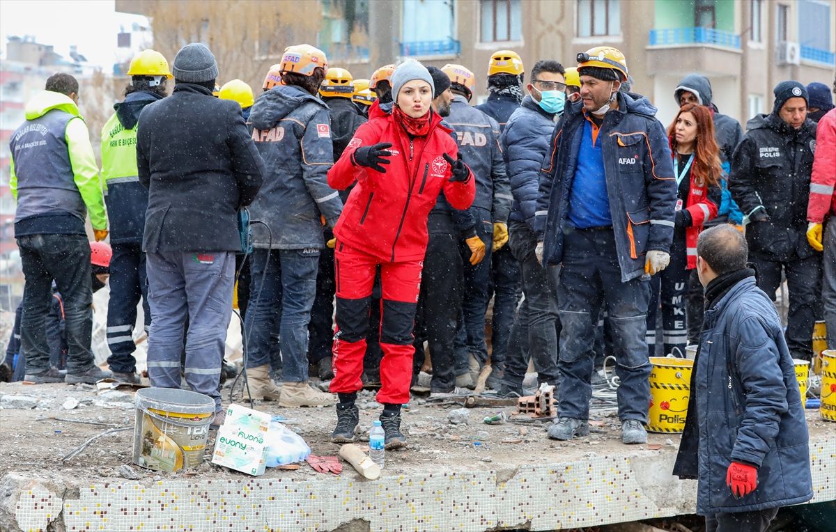 Arama Kurtarma çalışmalarının kadın kahramanlarından bazı kareler! 5