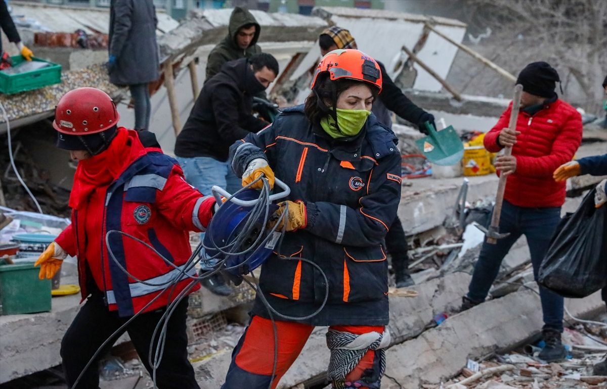Arama Kurtarma çalışmalarının kadın kahramanlarından bazı kareler! 8