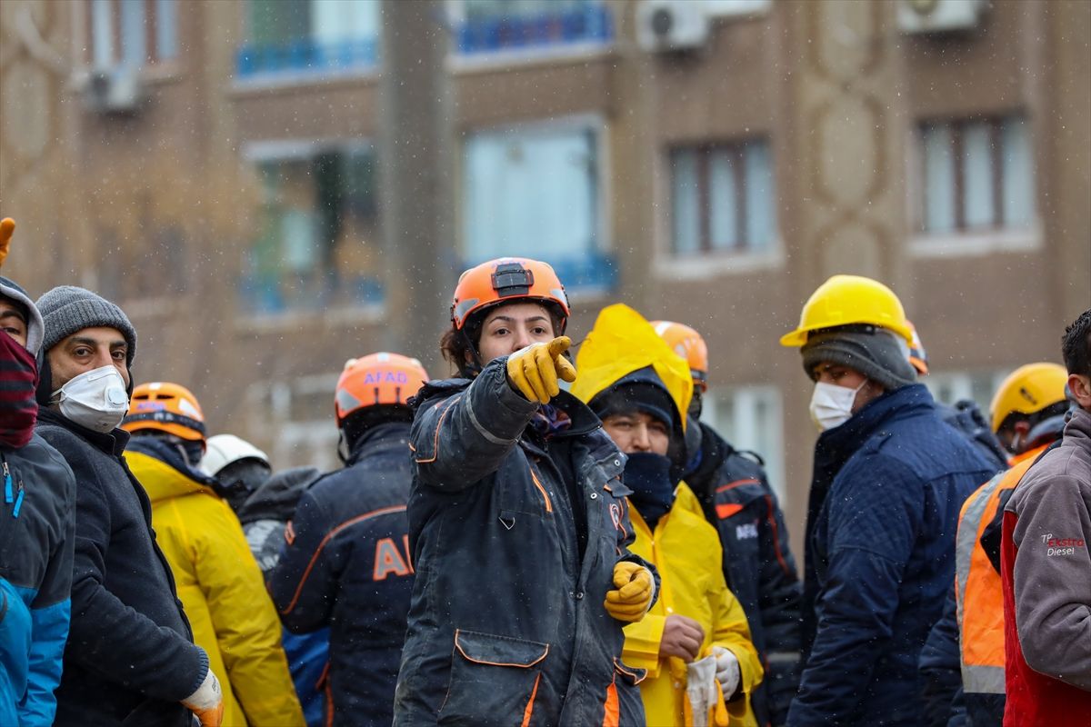 Arama Kurtarma çalışmalarının kadın kahramanlarından bazı kareler! 14