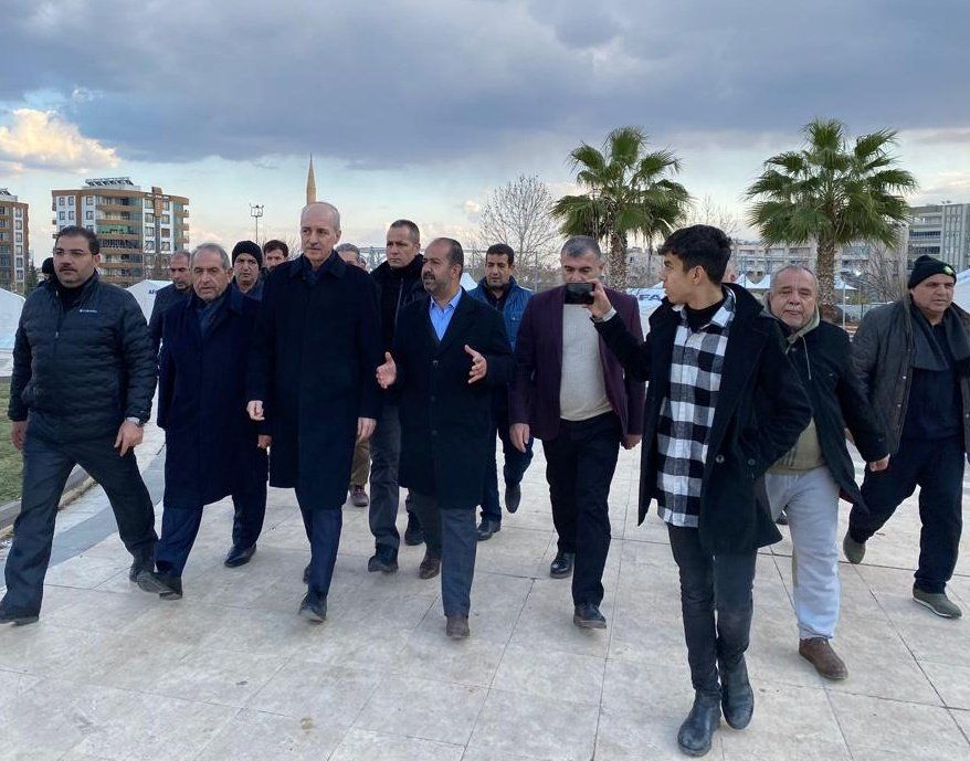 Kurtulmuş Şanlıurfa'da çadır kentleri ziyaret etti 15