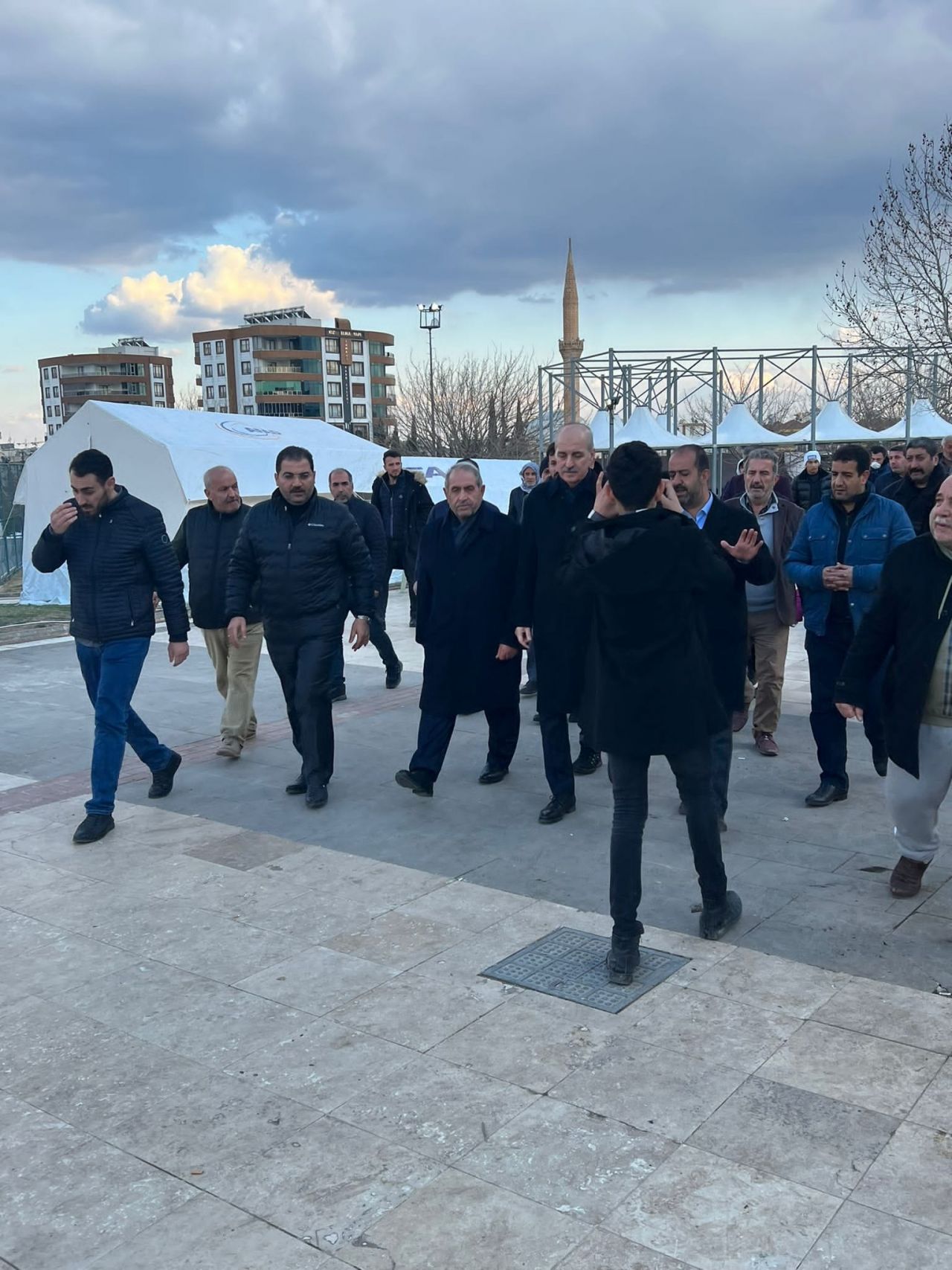 Kurtulmuş Şanlıurfa'da çadır kentleri ziyaret etti 3