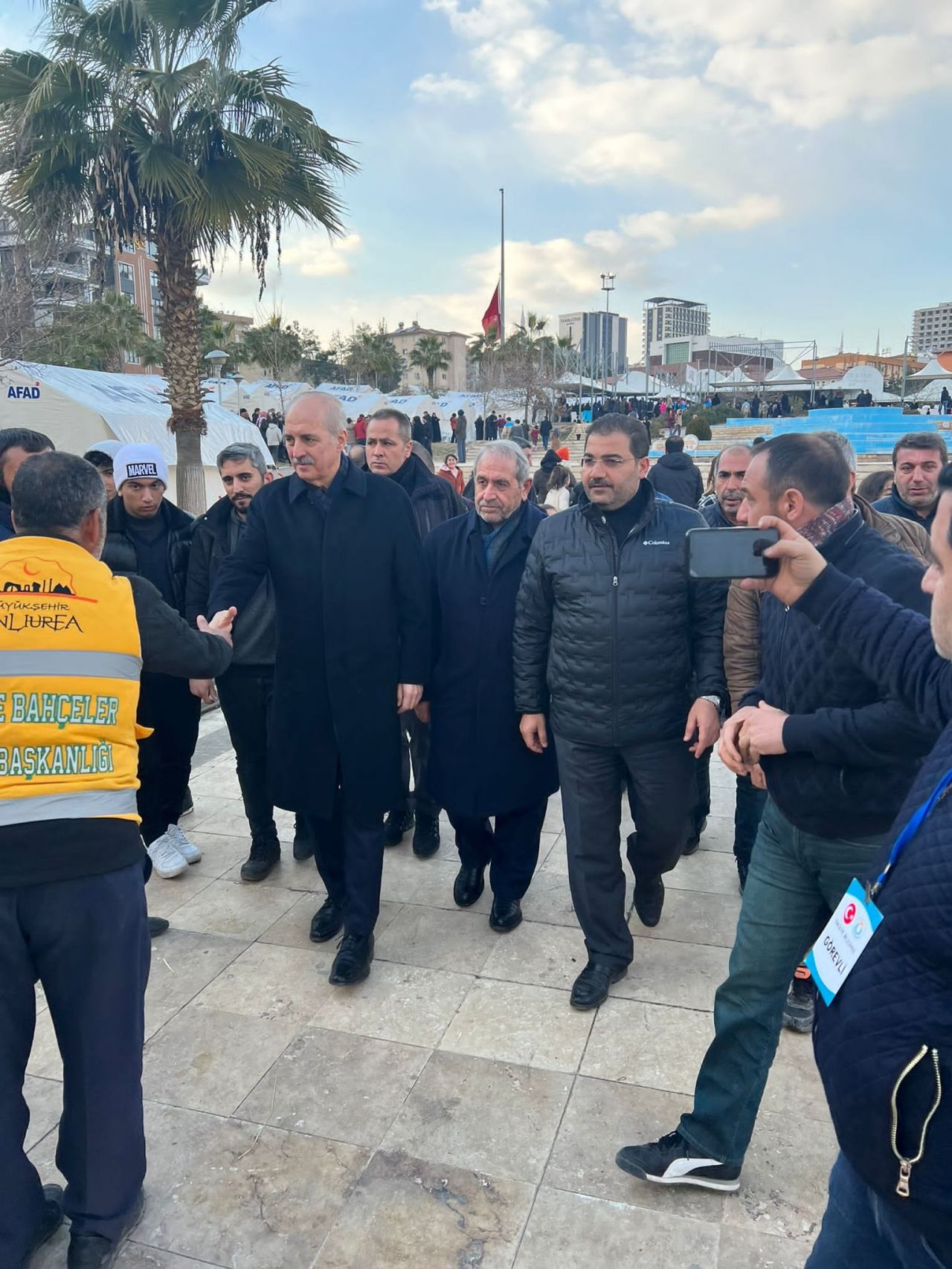 Kurtulmuş Şanlıurfa'da çadır kentleri ziyaret etti 7