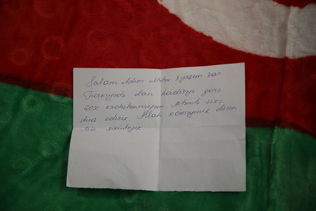 Azerbaycan'dan gelen yardımlardan çıkan notlar duygulandırdı 6