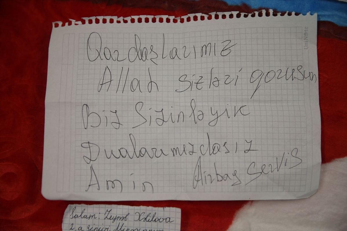 Azerbaycan'dan gelen yardımlardan çıkan notlar duygulandırdı 8
