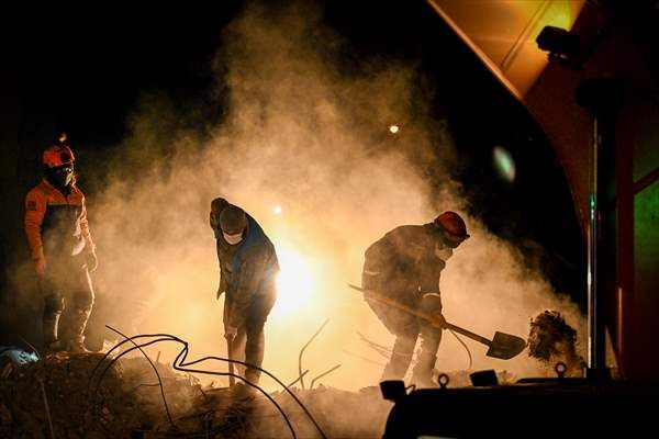 Kahramanmaraş'ta enkaz kaldırma ve arama çalışmaları devam ediyor 1